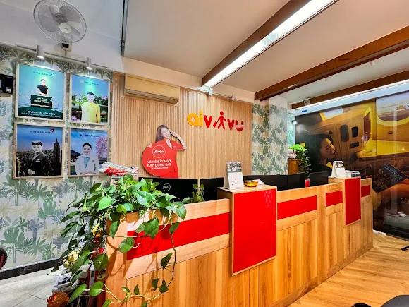 Quầy tư vấn vé máy bay tại văn phòng AIVIVU Hà Nội