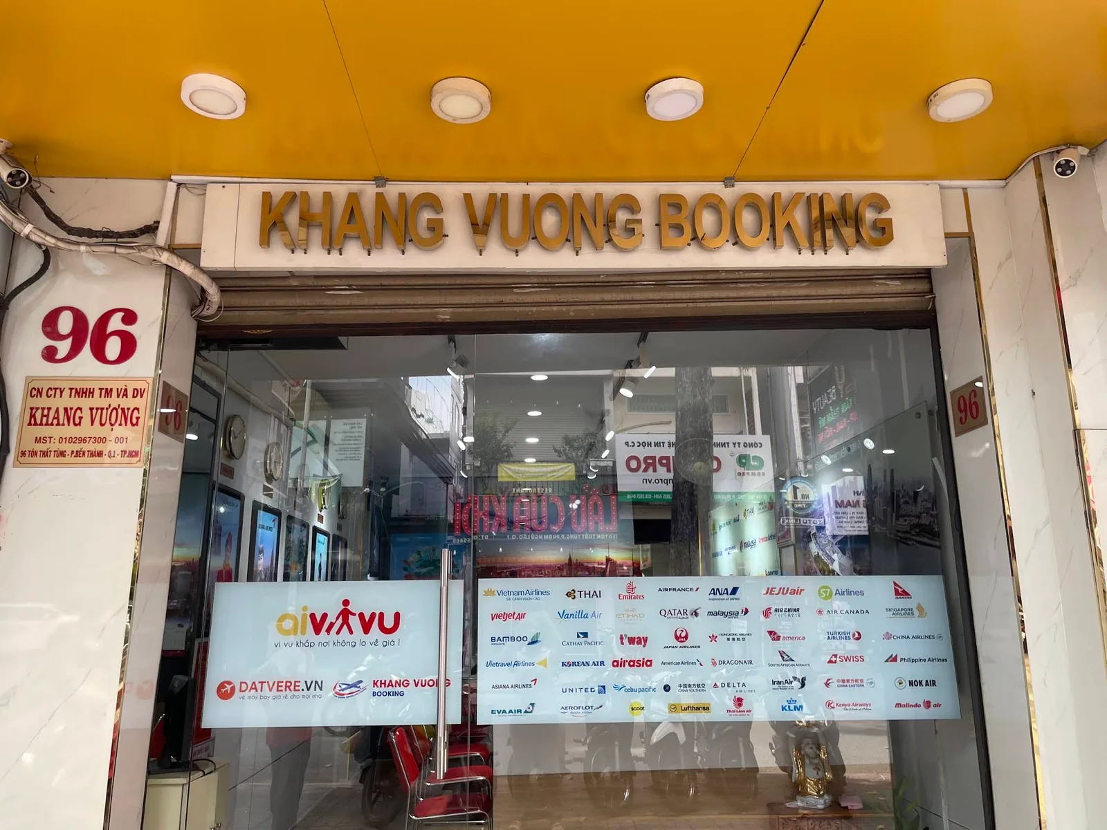 Mặt tiền văn phòng AIVIVU tại 96 Tôn Thất Tùng, Bến Thành
