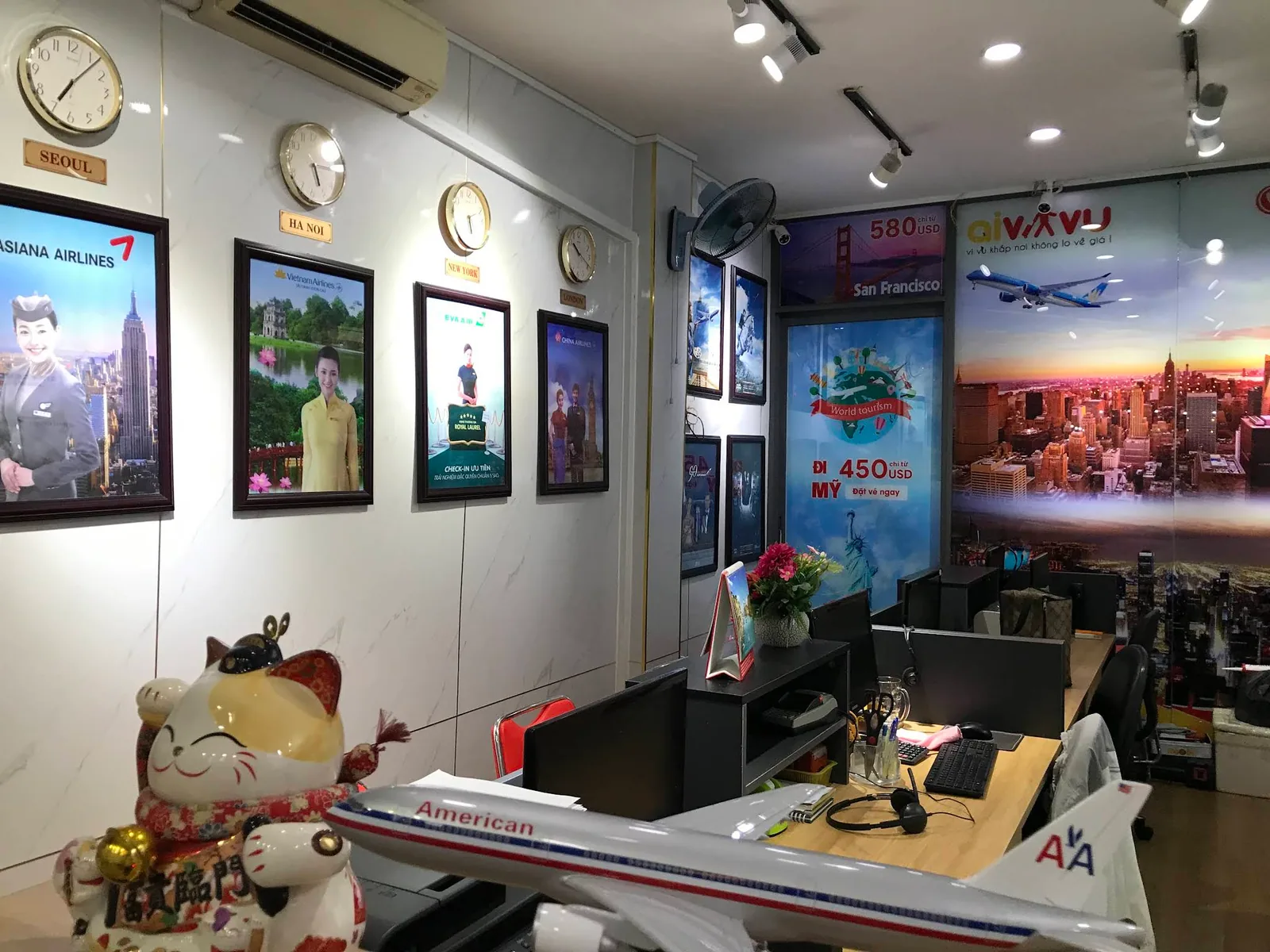 Quầy tư vấn vé máy bay AIVIVU tại TP. Hồ Chí Minh